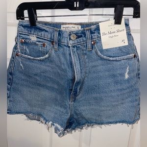 NWT* Abercrombie & Fitch The Mom Short High Rise 27/4s